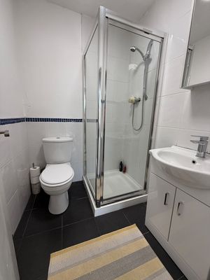 1758987520