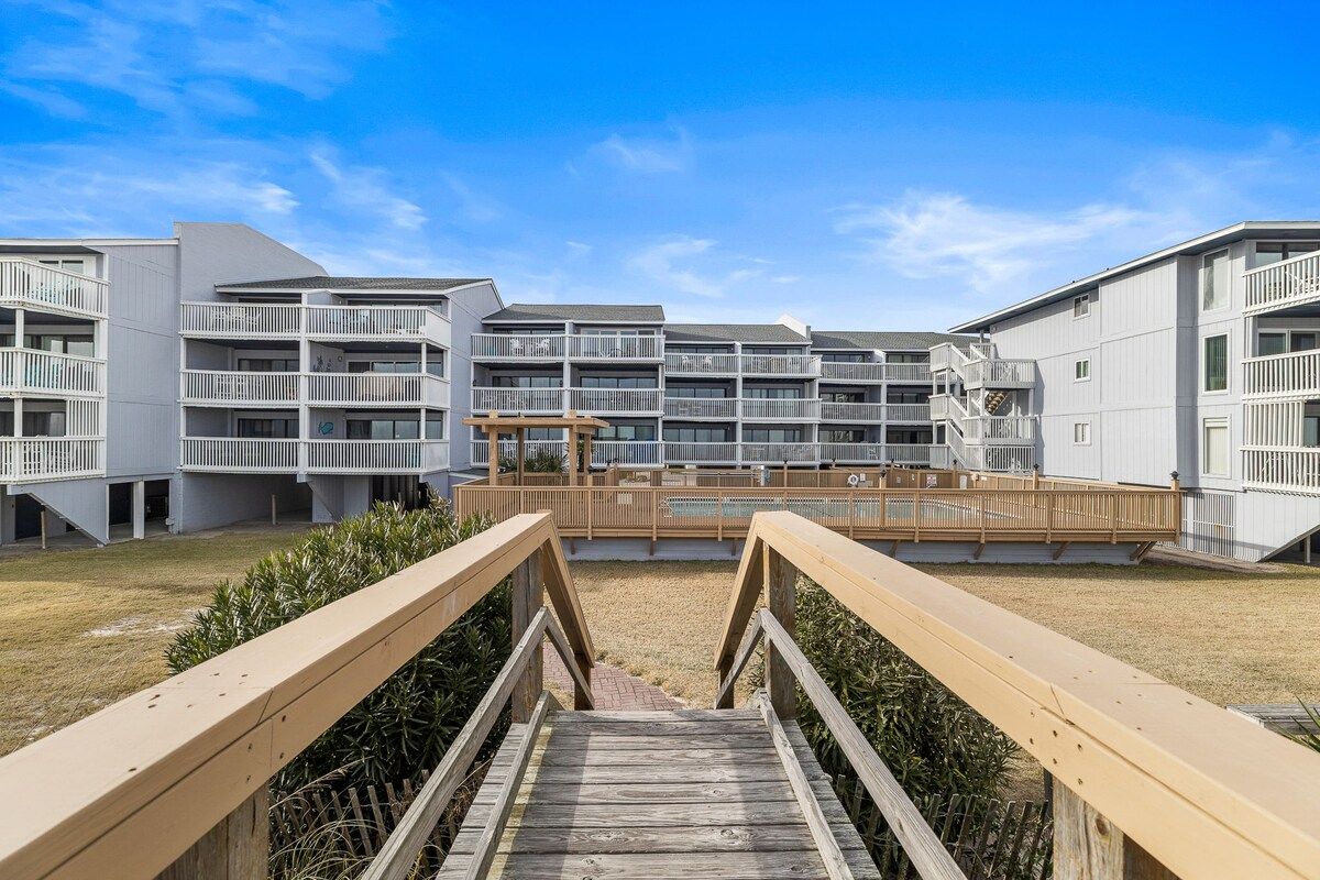 Shoreline Lookout - Oceanfront - Steps to the Water