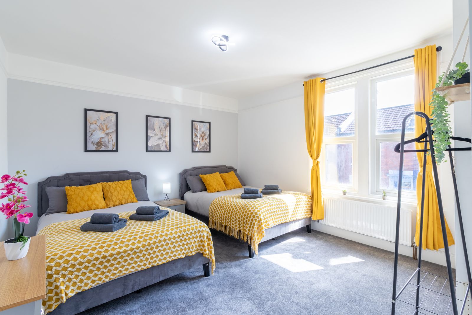 Open Mind Property - Cosy Home - 7 Beds & Parking