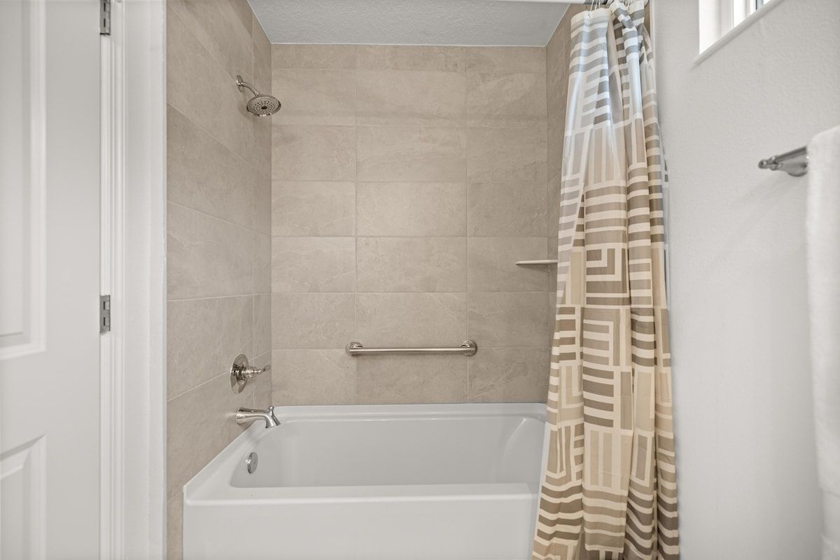Cozy 2BR Near Eastport Sq. & Middleton | Patio — photo 17