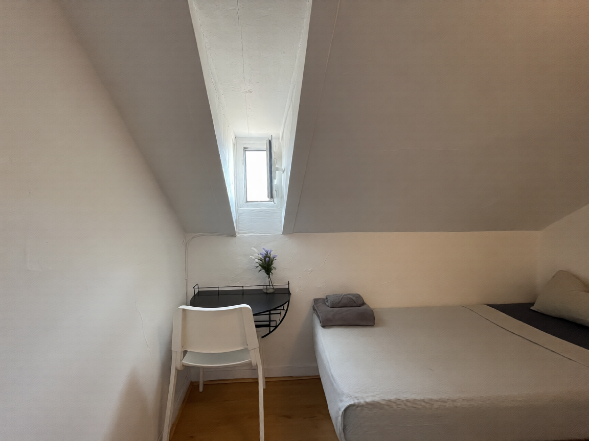 Single Room for Backpackers – Santos, Lisbon