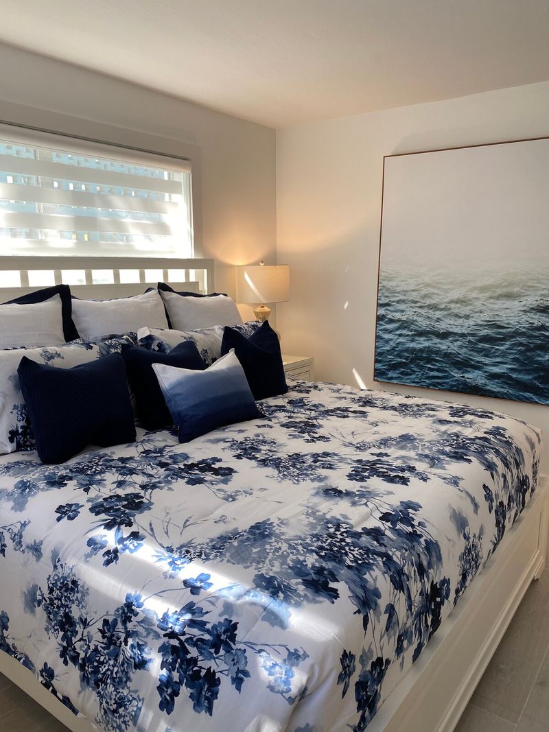 Luxury 2-Bed Condo Steps to Naples Beach & Downtown — photo 11