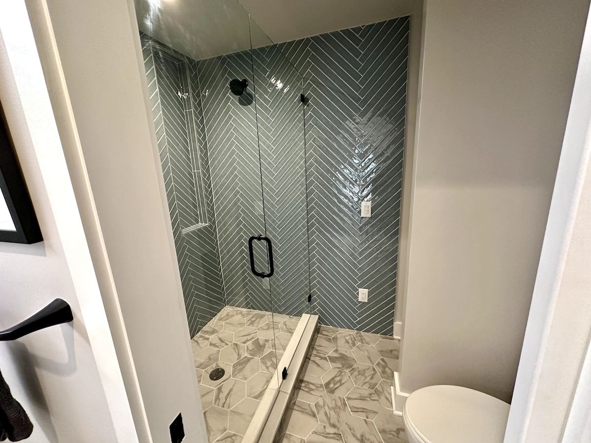 Mid Century Vibes - Modern Newly Rennovated! DT