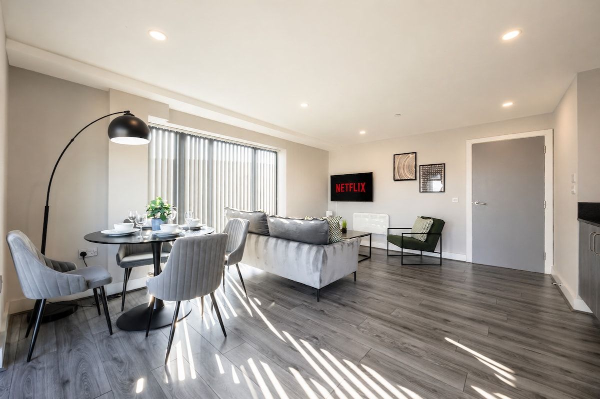Stylish 2 Bed Apt by Royal Albert Dock & M&S Arena