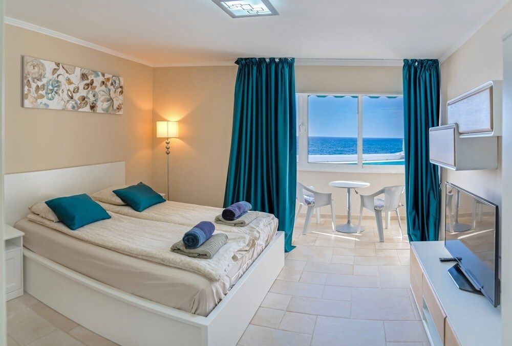 Tide's Embrace Oceanfront Studio