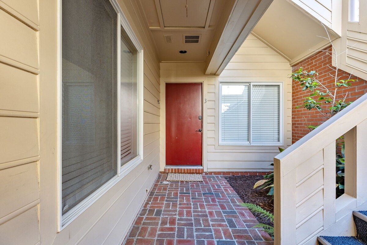 Diamond Courtyard | Historic Downtown | Parking