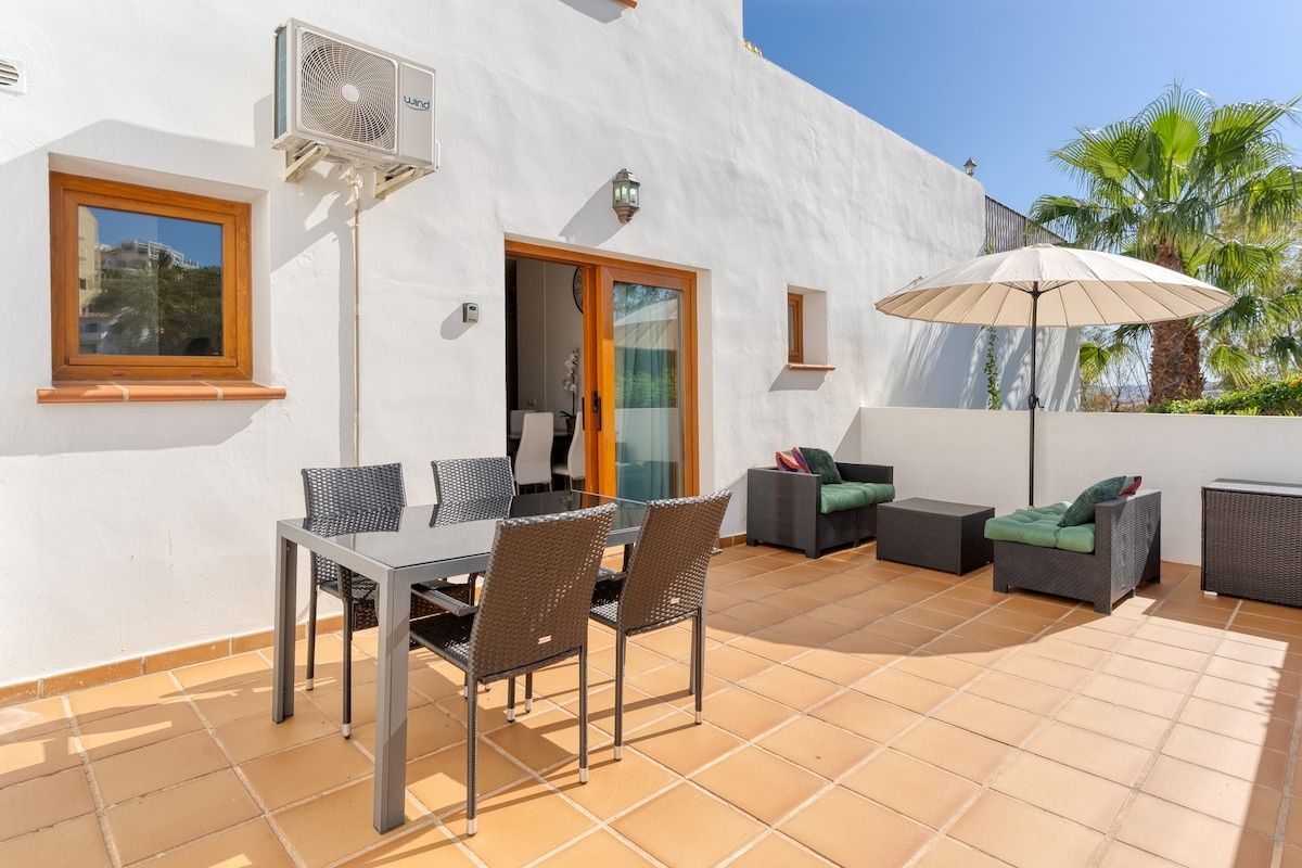 Charming studio apt with big Terrace