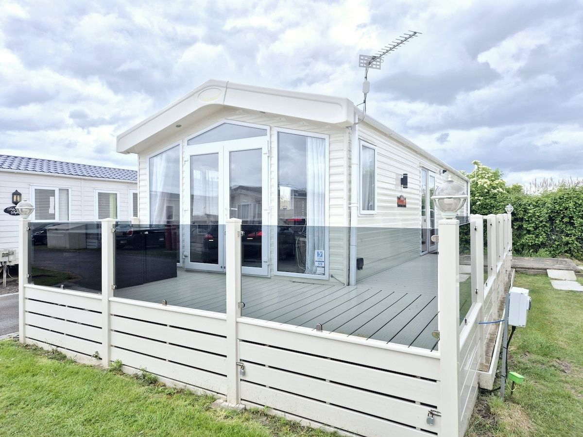The Helmsley Lodge - Alberta Holiday Park
