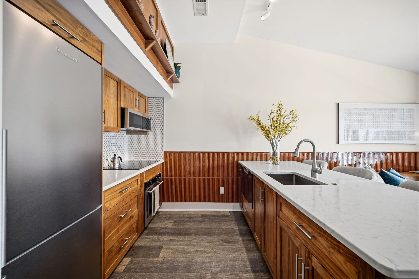 The Lantern Loft - Luxury Riverfront Downtown