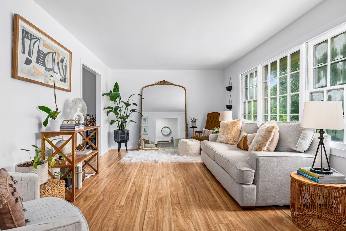 Beautiful 4 Bedroom Minutes from Hoover Met!