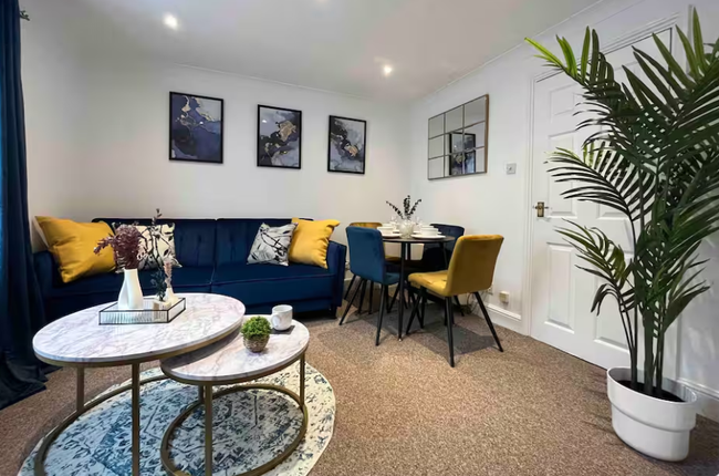 Rose Court-Free Parking-Central-Long Stay Offer