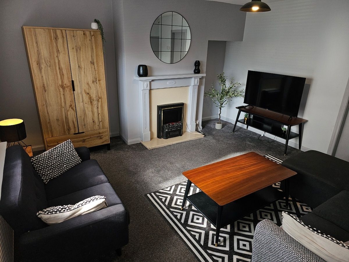 Spacious 3 Bedrooms East Park House - Homebird Property Leeds