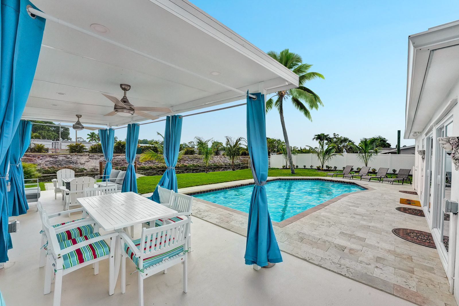 Waterfront Oasis: Heated Pool, Putt-Putt, Pergola, Canal, Dock, Air Hockey!