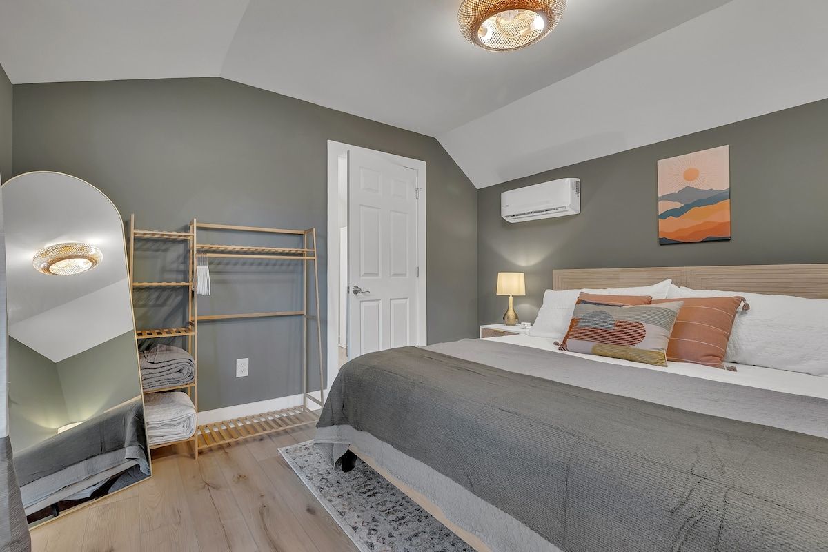 Charming Guest House - Dog Friendly - Parking