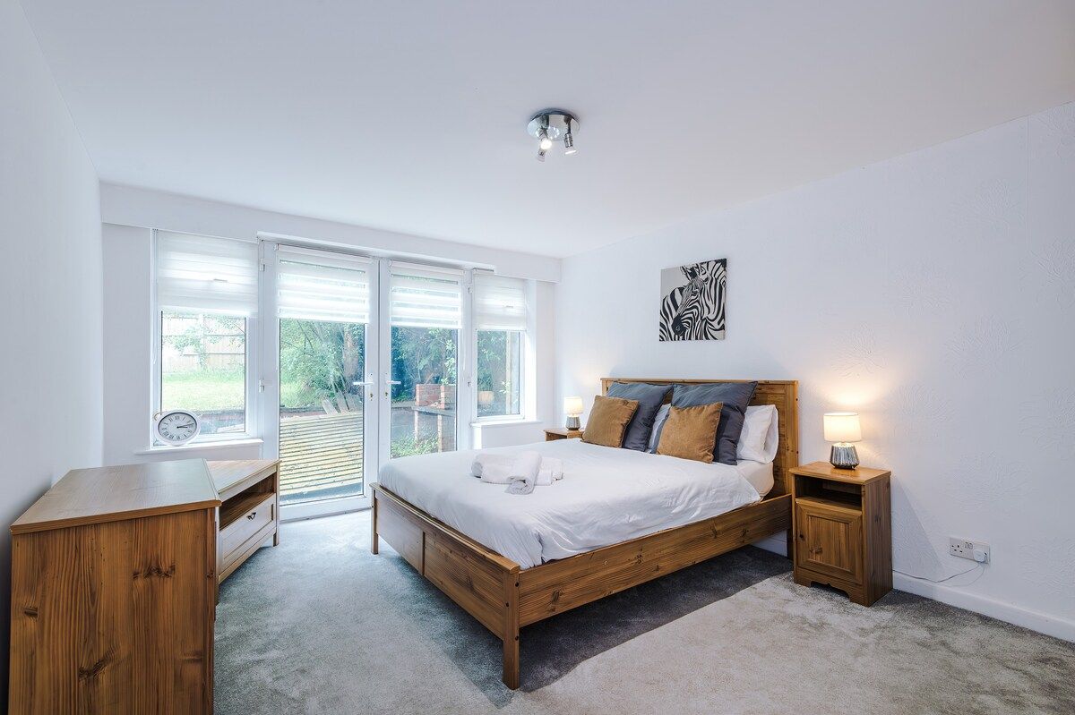 Stylish Home | Fast Wi-Fi | Fully equipped | Long Stays Welcome