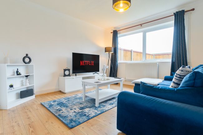 Charming City Centre House for Work and Comfort