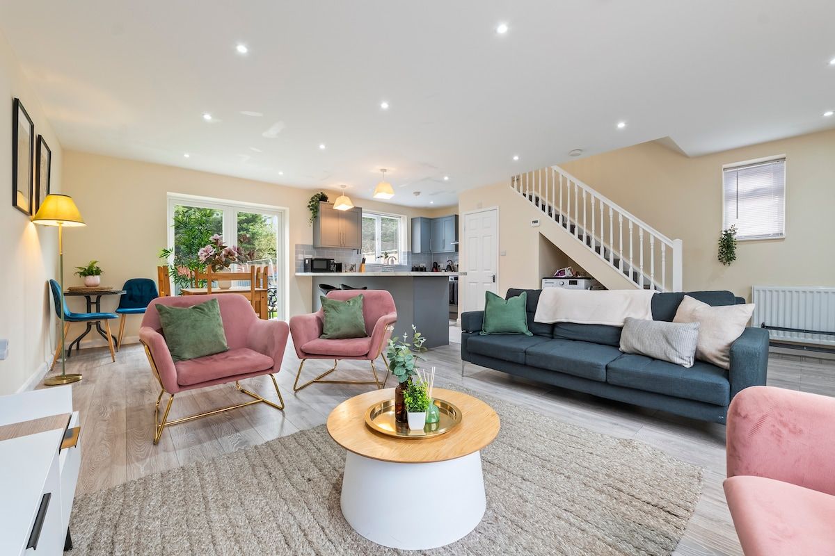 Large House, Great for families, Sleeps 5