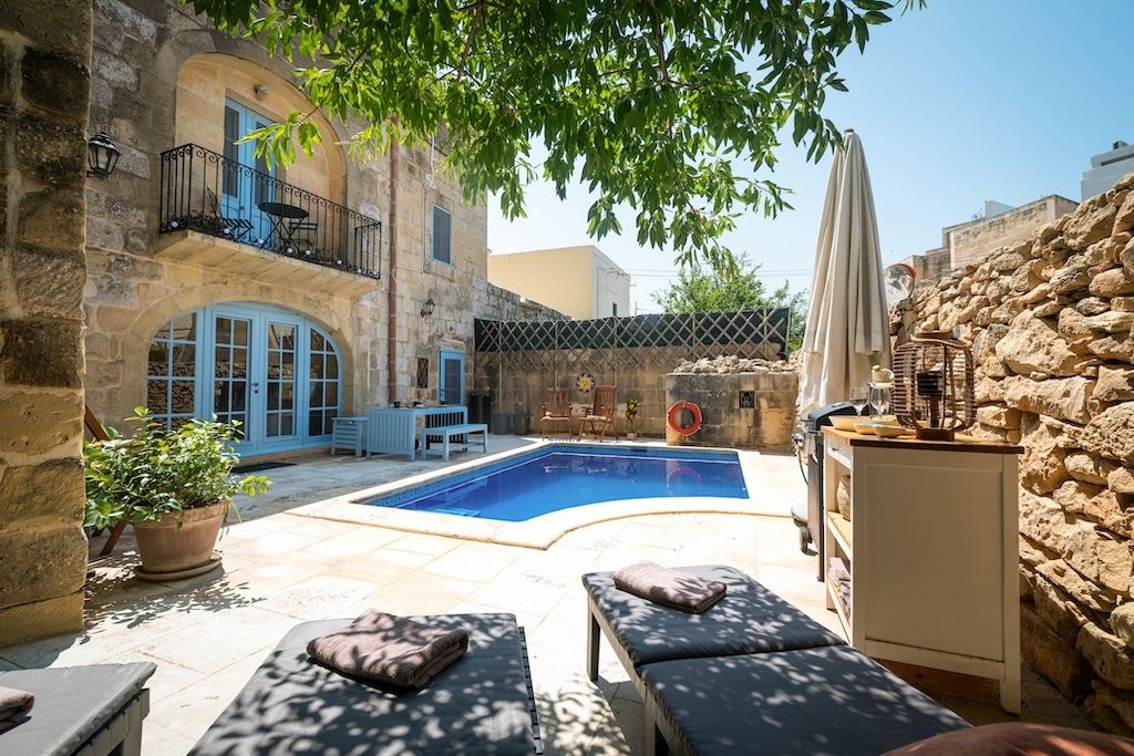 Charming Farmhouse with Pool
