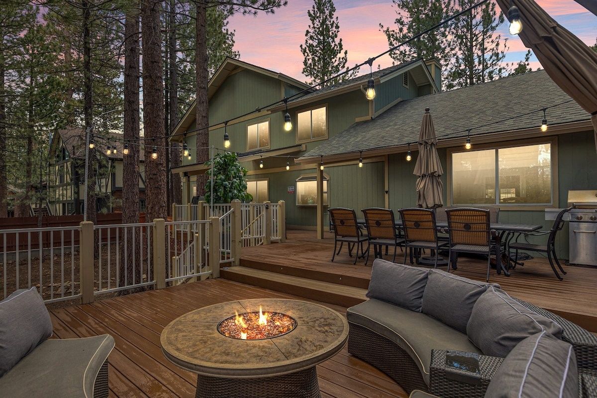 5 Bedroom/11 Bed Home | HotTub | Firepit