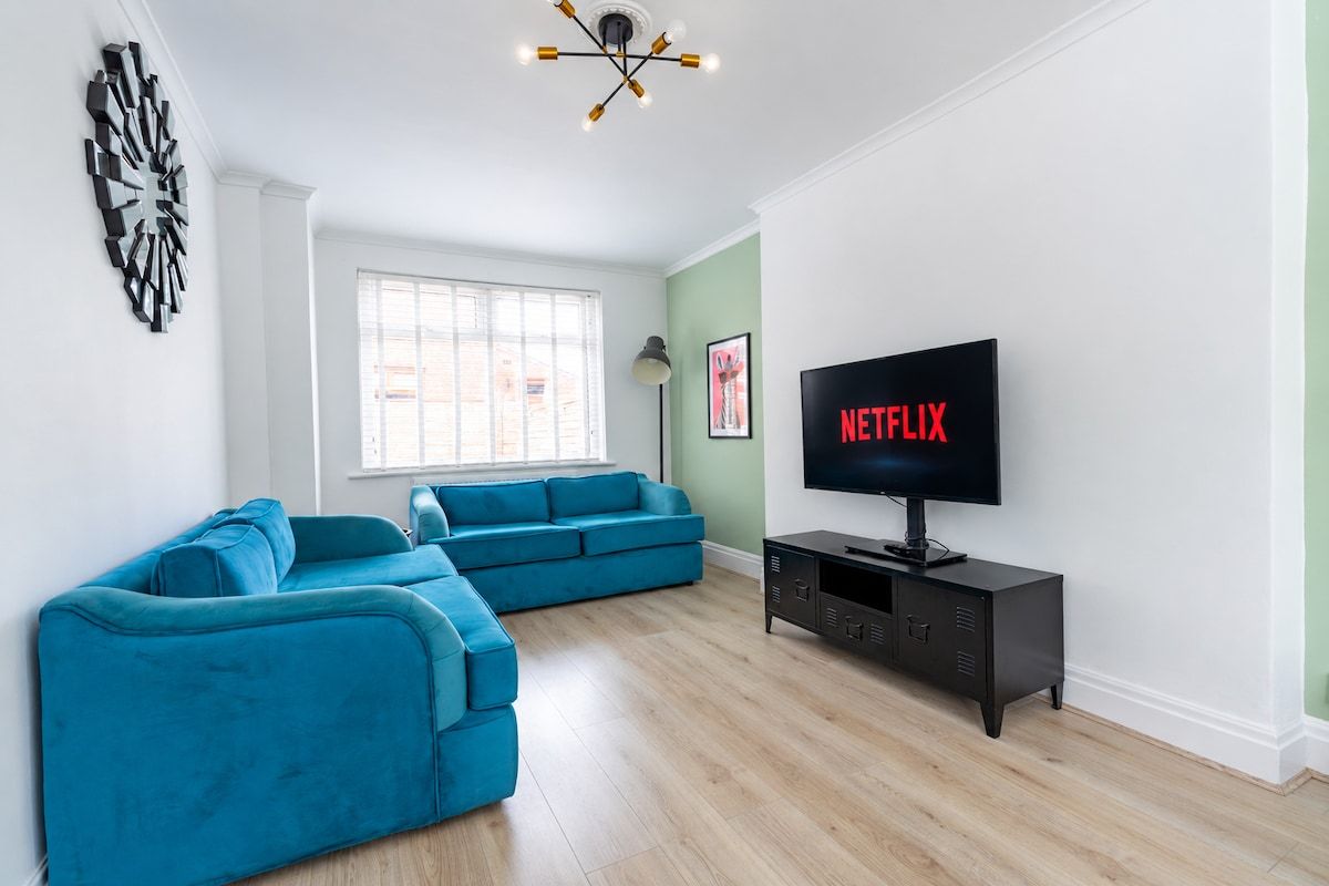 House in Bury w/ Pool Table - Sleeps 6