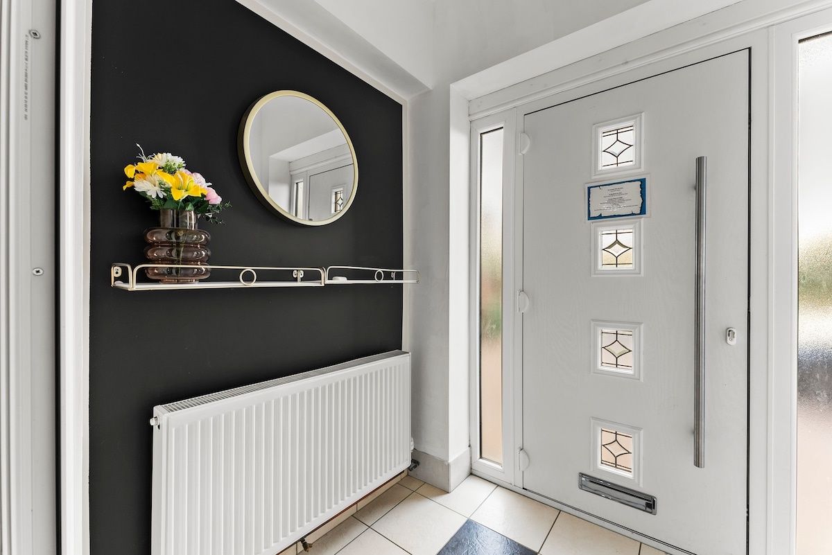 Stylish 5 Bed in Peak District Gem -Games Rooms