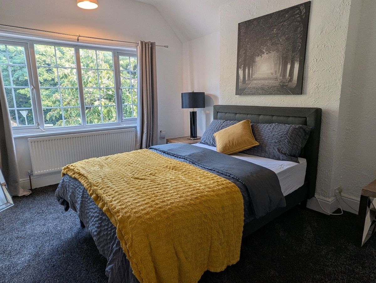 5BR Spacious Contractor Home, Parking for 2 vans
