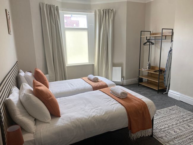 Curzon- 2 Bedroom 5 Beds Ideal for Contractors