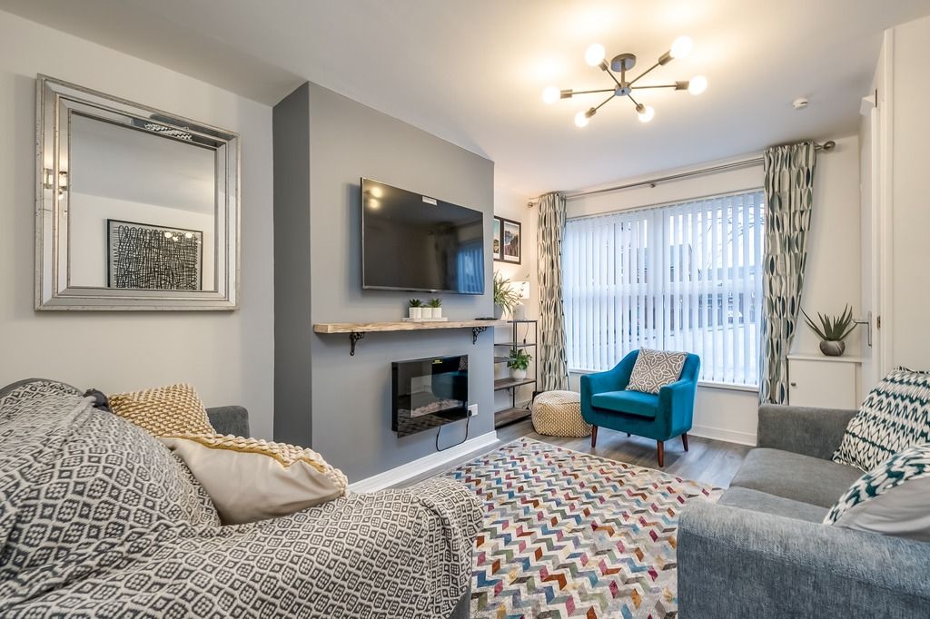 Walk to City Centre Townhouse, Garden and Parking by StayByNumbers