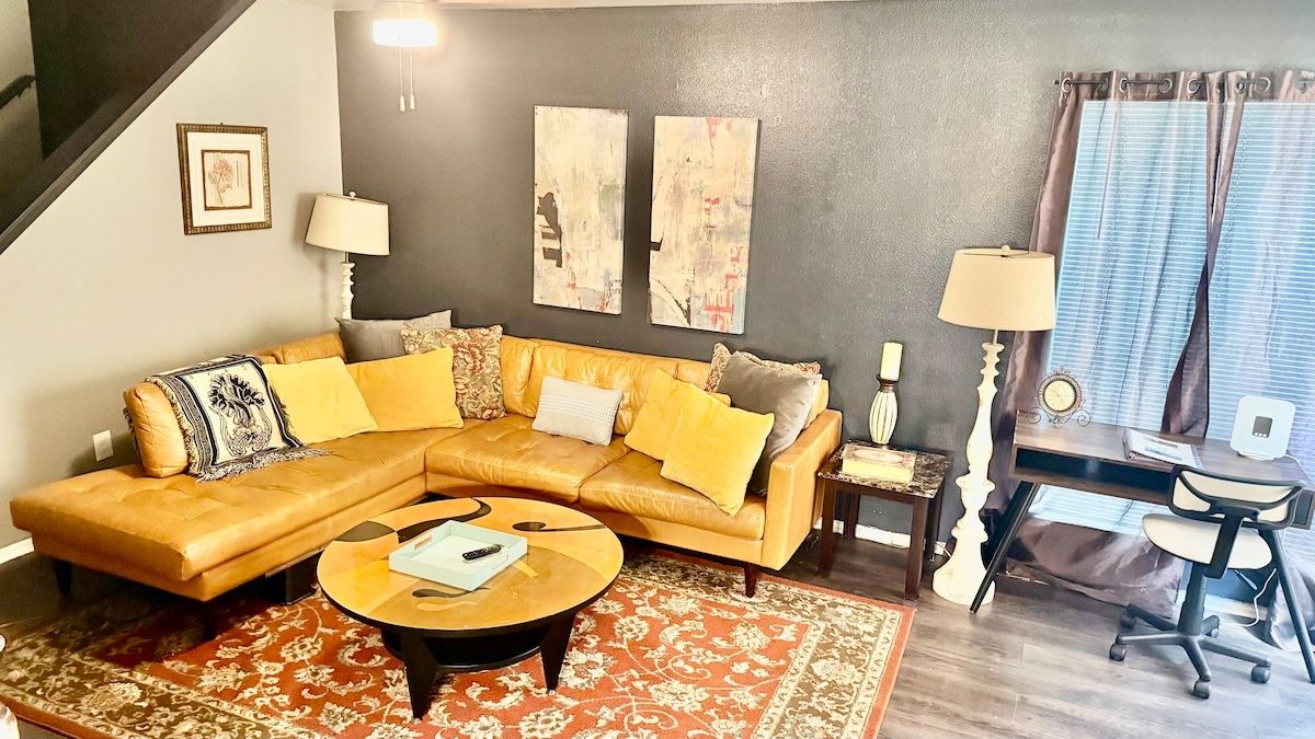 Lovely two Bedroom Condo one car Garage