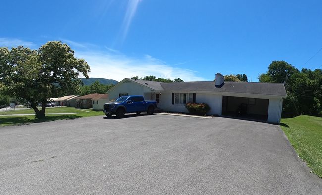 Waterfront Riverside Retreat and Arcade