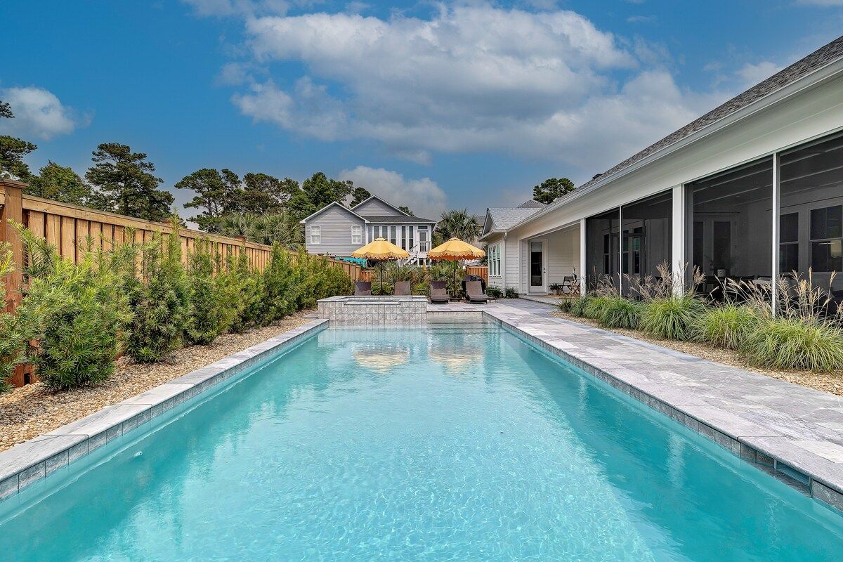 Luxury Oasis - Pool, Jacuzzi, Golf Cart!