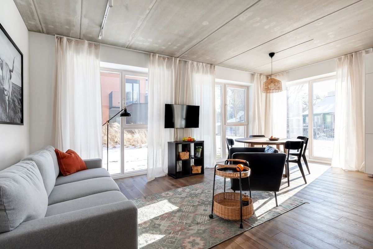 Sunny, Peaceful & Spacious Apartment by URBAN RENT