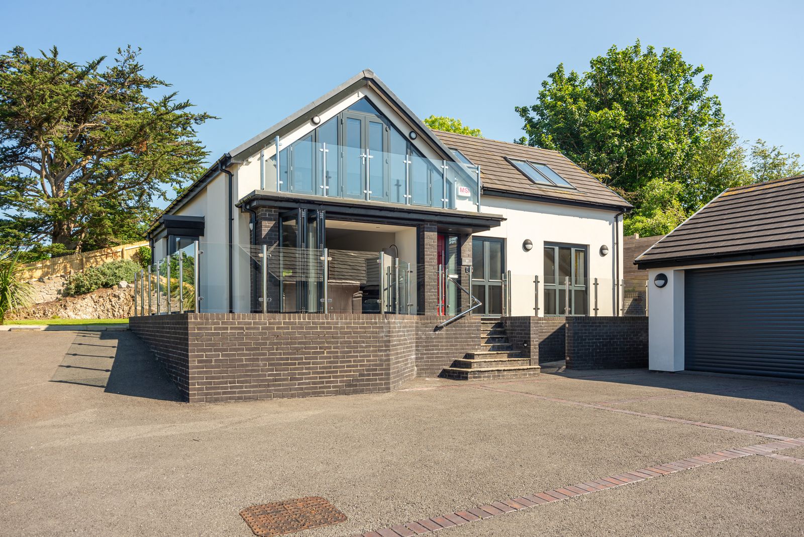 Gardd Y Llys Luxurious Retreat with amazing views