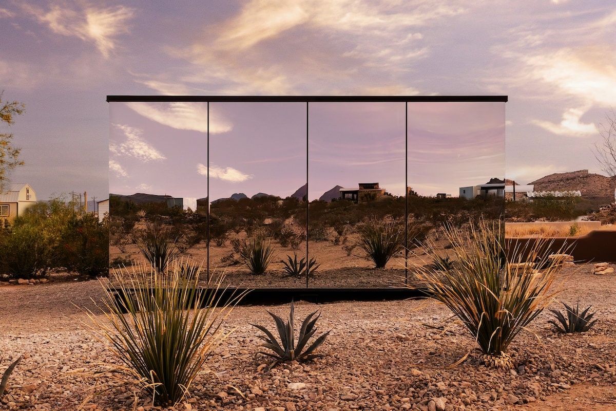 Desert Mirror Cabin — Stargaze, Hike & Unwind