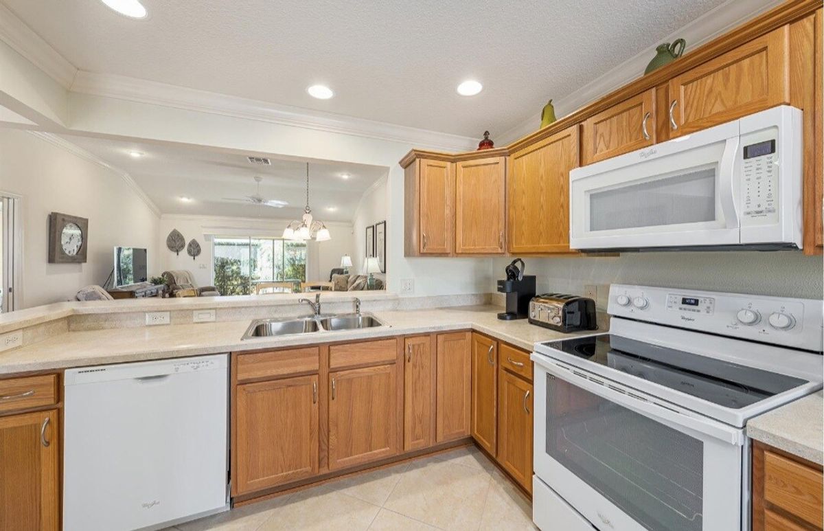 3BR Near Brownwood + Golf Cart + Office + Patio — photo 19