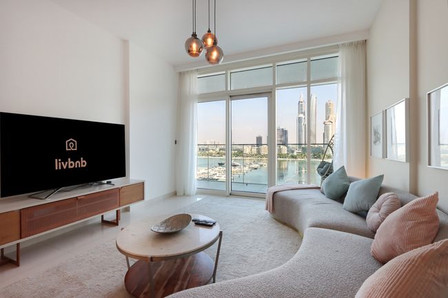 2BR Beachfront Living, Stunning Marina Views