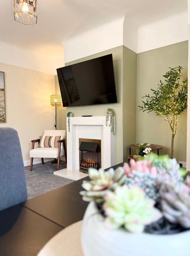 Cozy 3-Bed Bungalow | Sleeps 4 | Free Parking