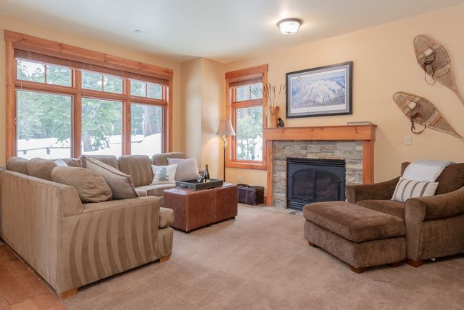 Pet Friendly Mammoth Cabin Gorgeous Views 2bd 2ba