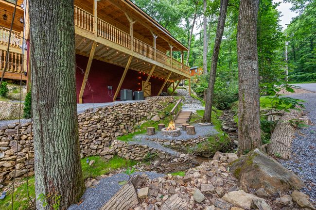 Annie's Creek ~ Under 1 Mile to Strip –2 King Suites – Easy Access