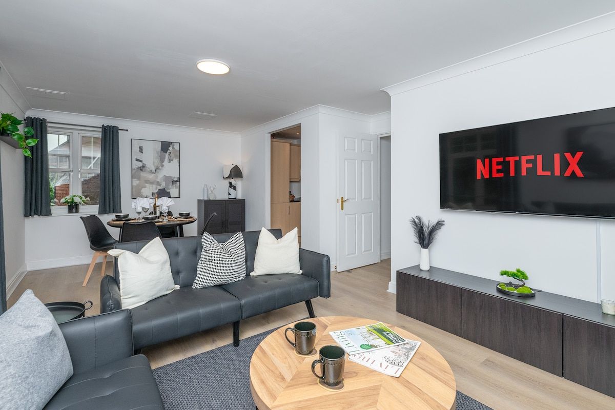 2BR/2Bath Luxe Apt/Romford• Secure/Parking+Balcony