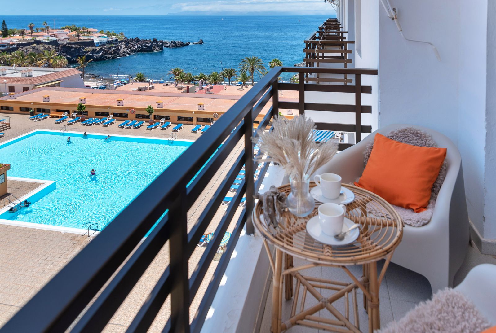 Oceanview Getaway with Pool – Playa la Arena
