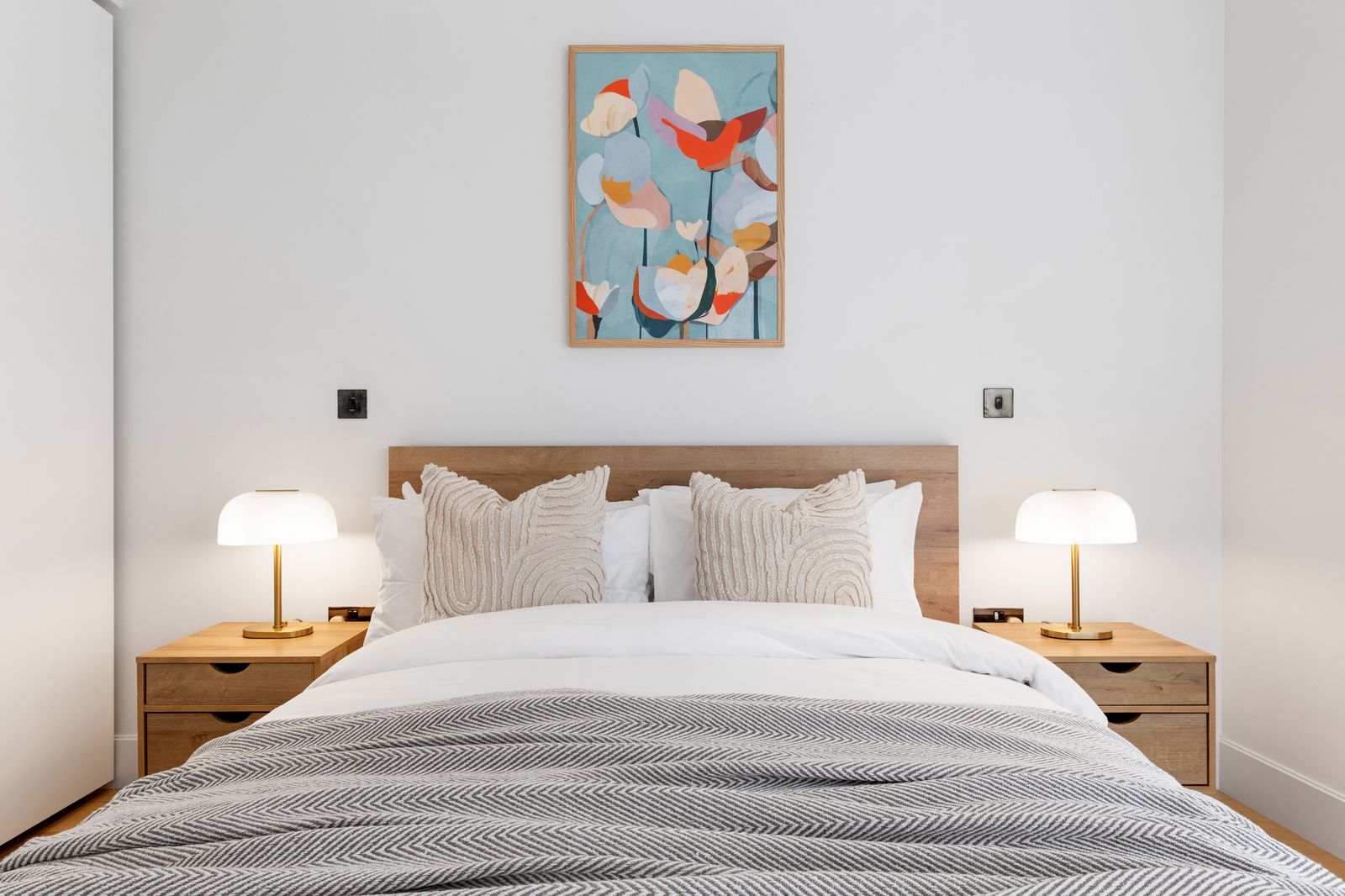 Classy 2-Bed West London Apt | Tube Access & Fast Wi-Fi
