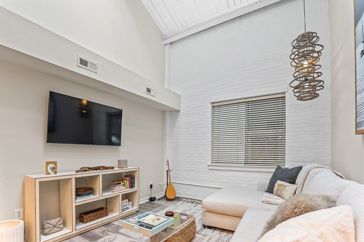Chic Downtown Loft - Parking - Central New