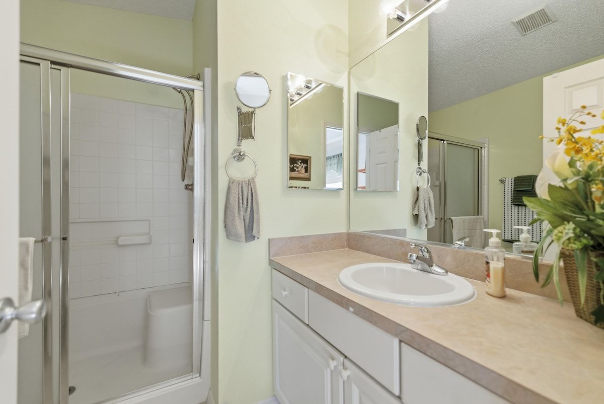 Lakeside Nest · 2BR · Golf Cart · Near Brownwood — photo 13