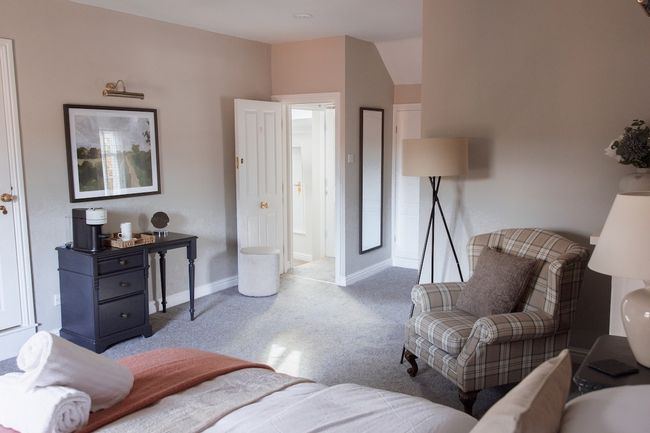 #7 - King Room at The Raven Aparthotel by PureStay
