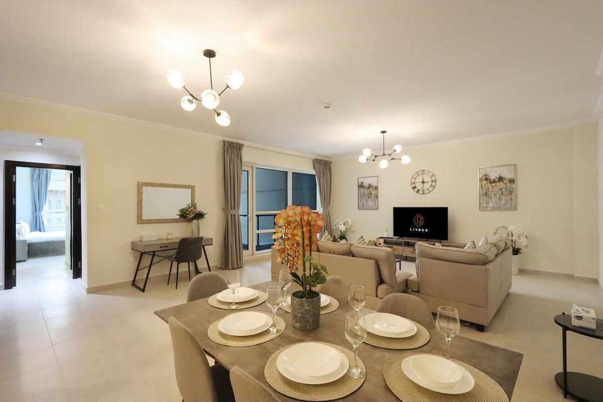 Livbnb- Spacious 2BR,Marina Quays - Steps to Beach