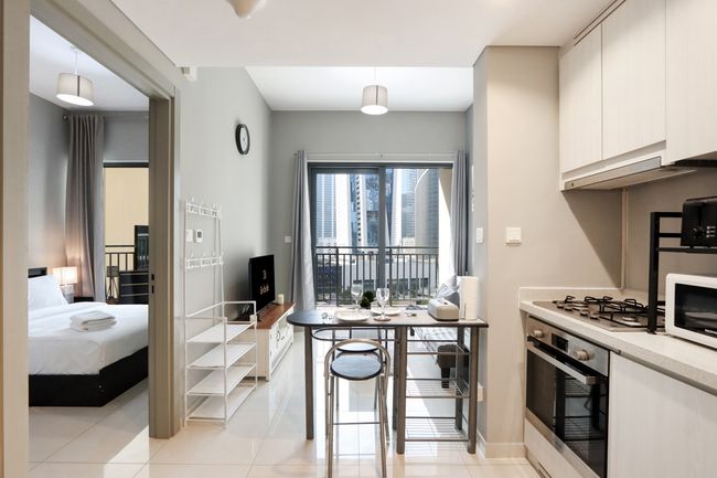 1BR by Canal Walk | Easy Metro Access | Business Bay