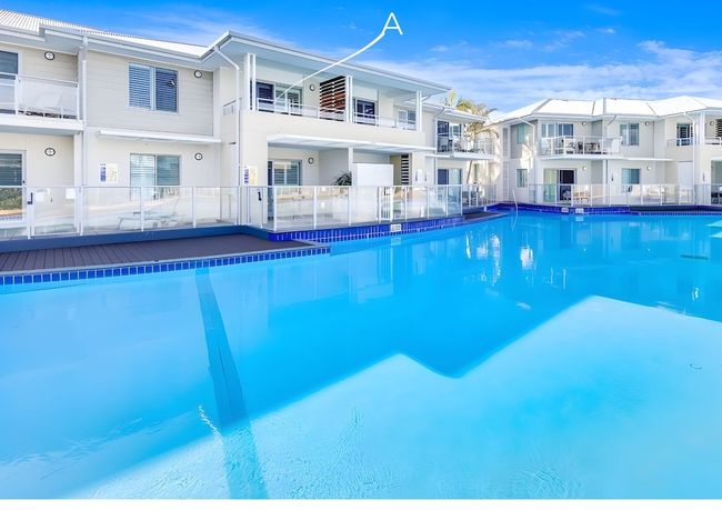 One-Bedroom Lagoon Spa Apartment