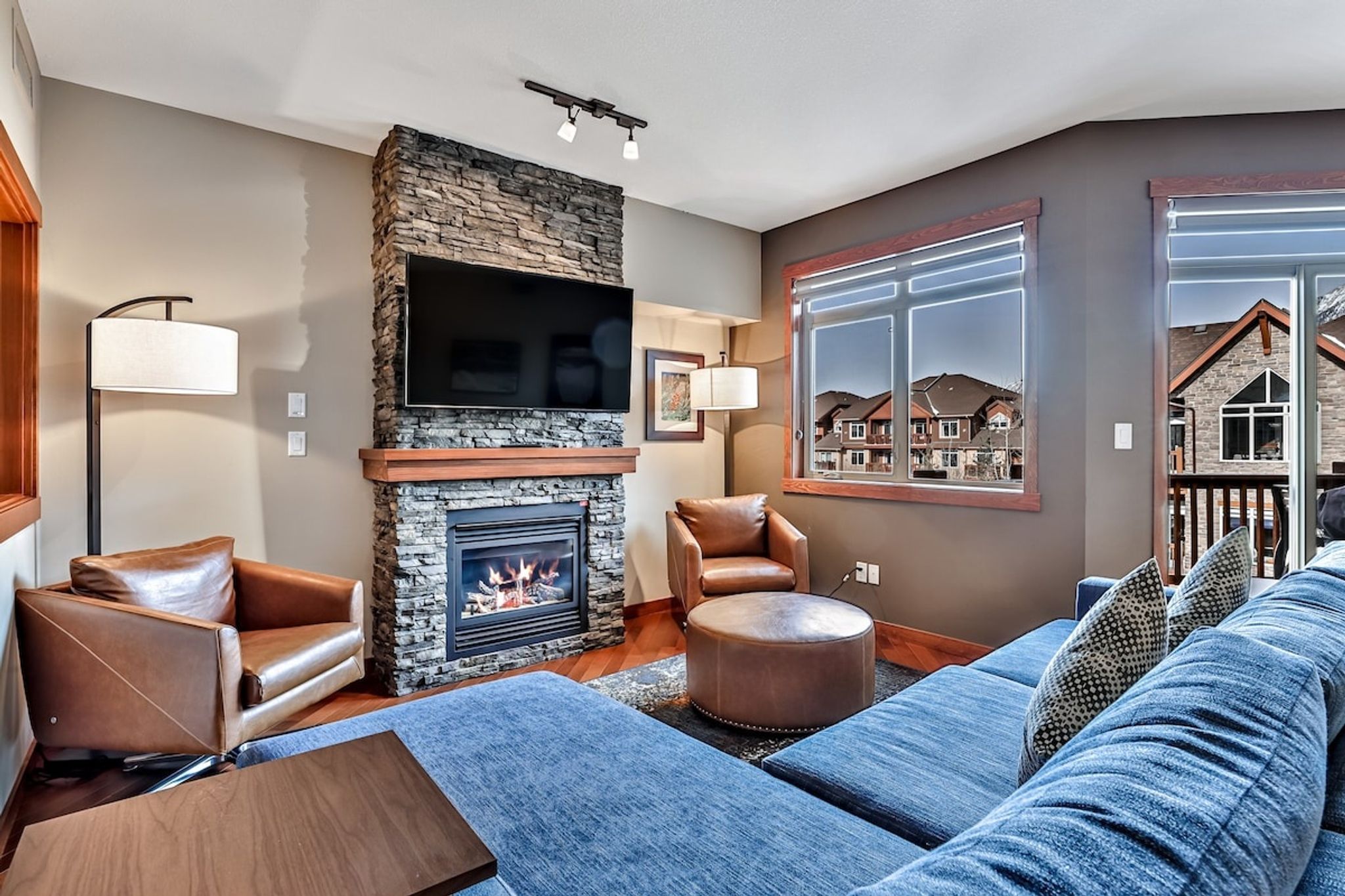 2BR/2Bath Penthouse w Bunk Beds + Pool & Hot Tub