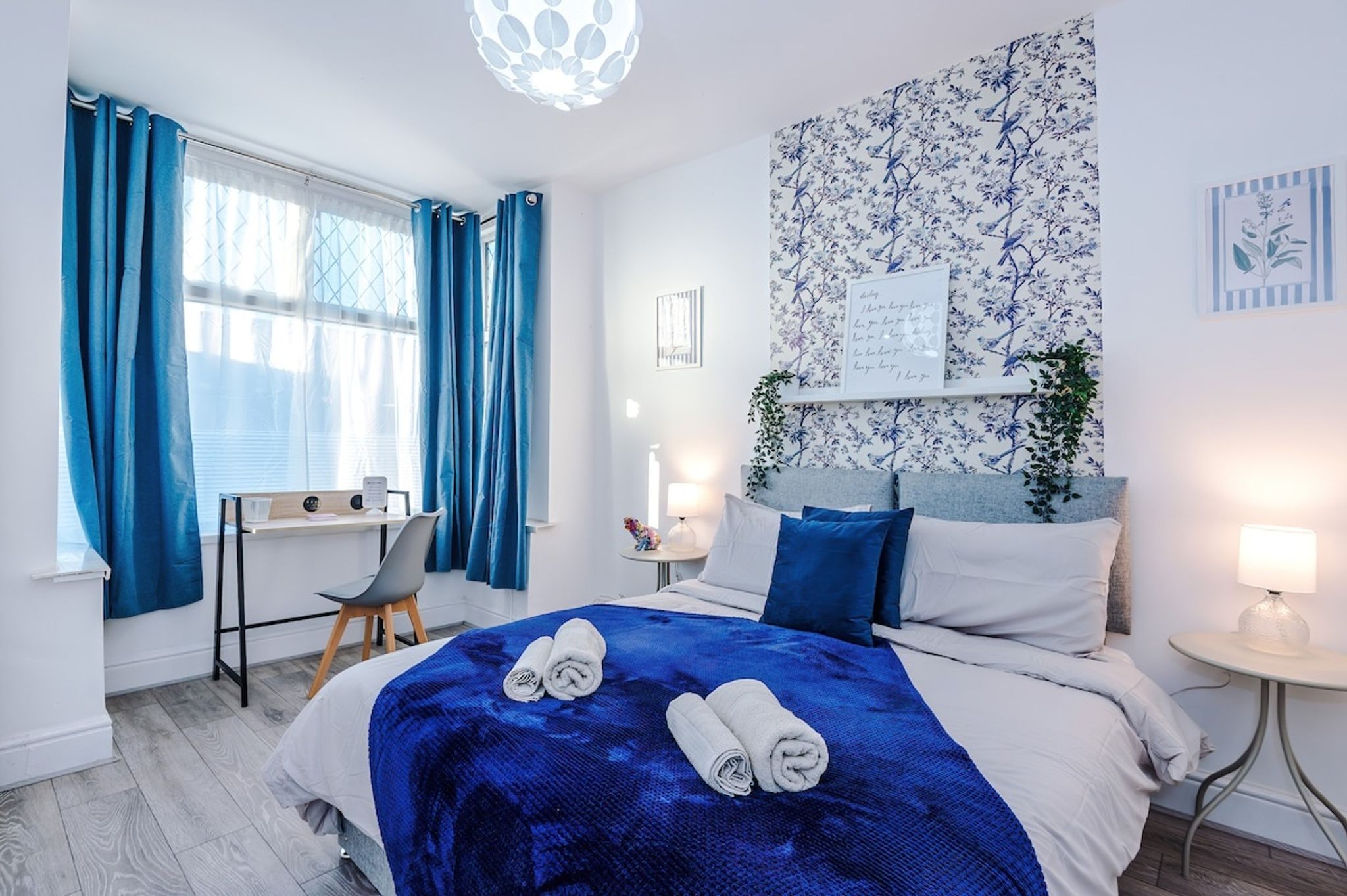 Sleeps 8, Free Parking, Stunning 3Bed in Salford